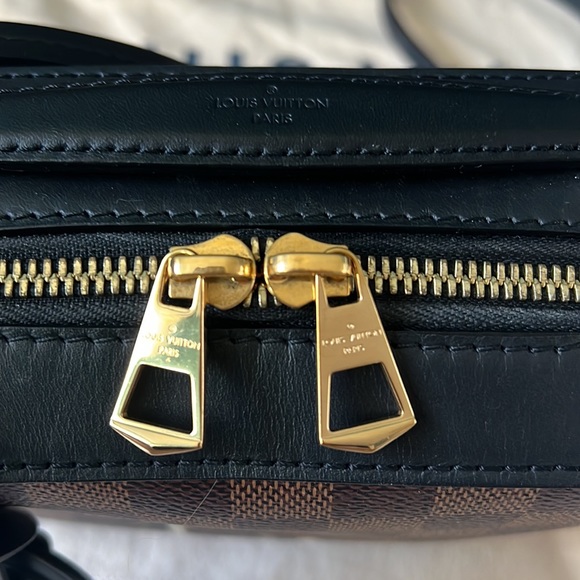 Louis Vuitton Limited Edition cross body bag - Picture 11 of 17